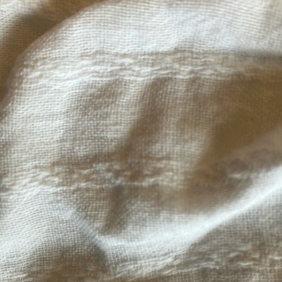 🌸 White Ruffled Blouse 🌸 - Picture 5 of 6